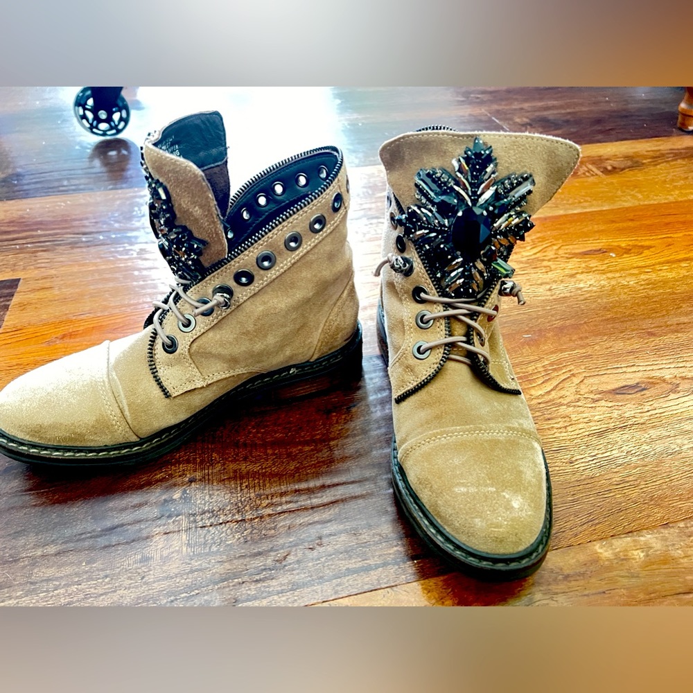 Vince Camuto booties sz 7